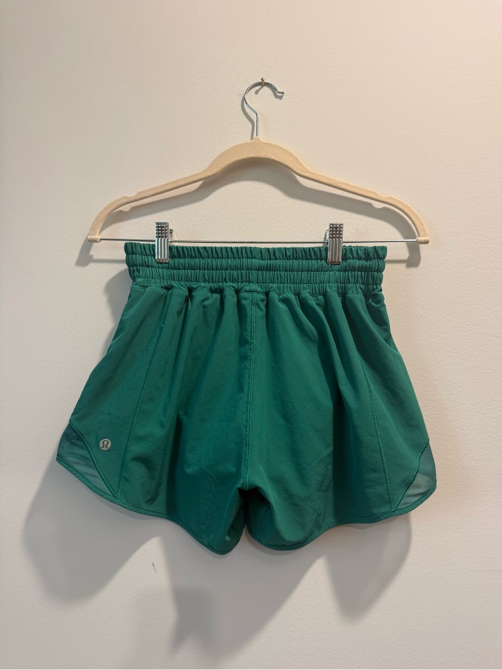 Lululemon Athletic Shorts in Kelly green with Elastic Waistband